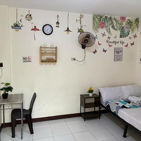 Airport Villamor Transient Rooms Manila Esterno foto