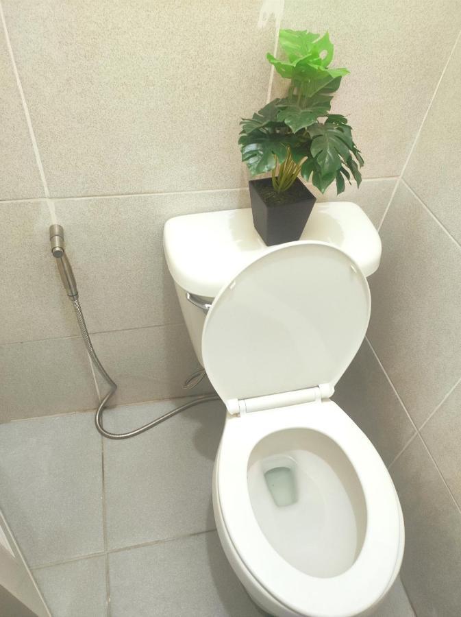 Airport Villamor Transient Rooms Manila Esterno foto
