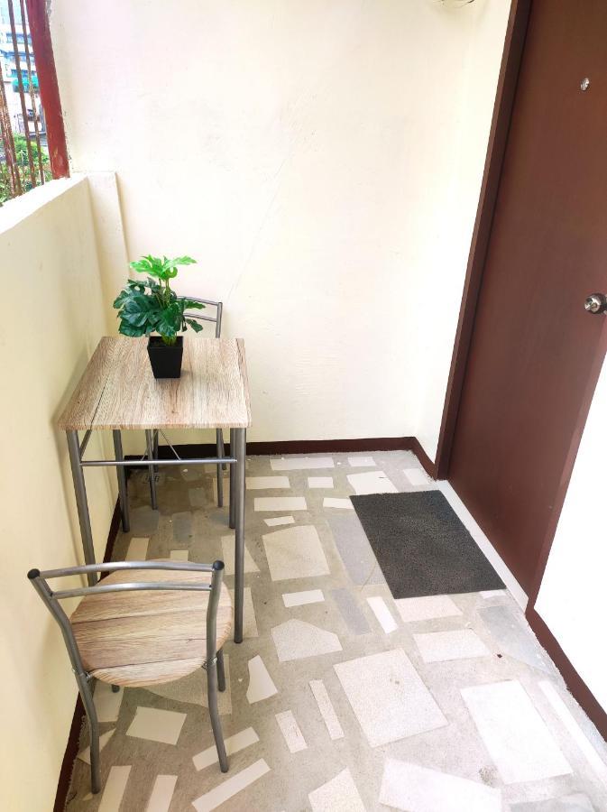 Airport Villamor Transient Rooms Manila Esterno foto