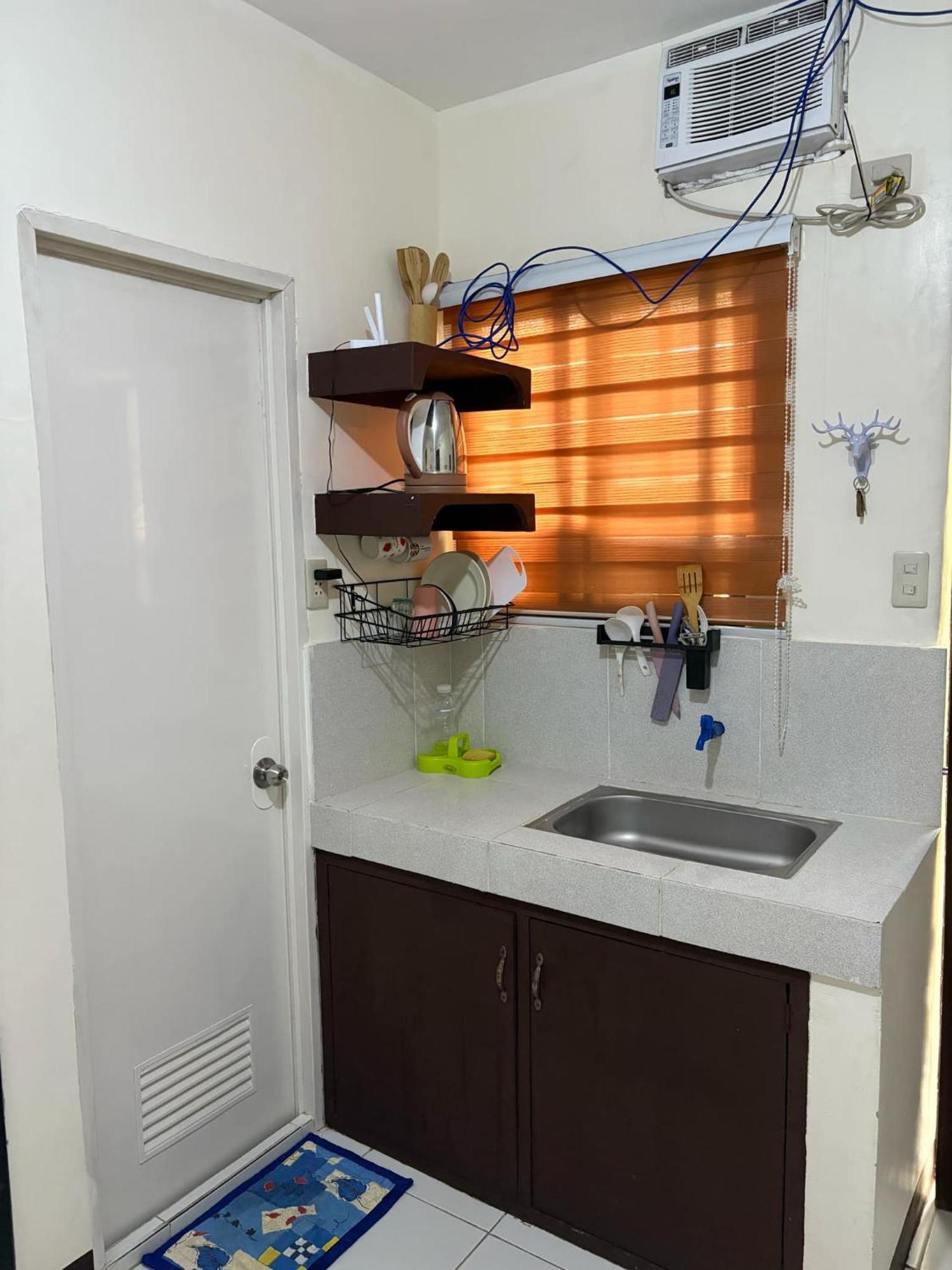 Airport Villamor Transient Rooms Manila Esterno foto