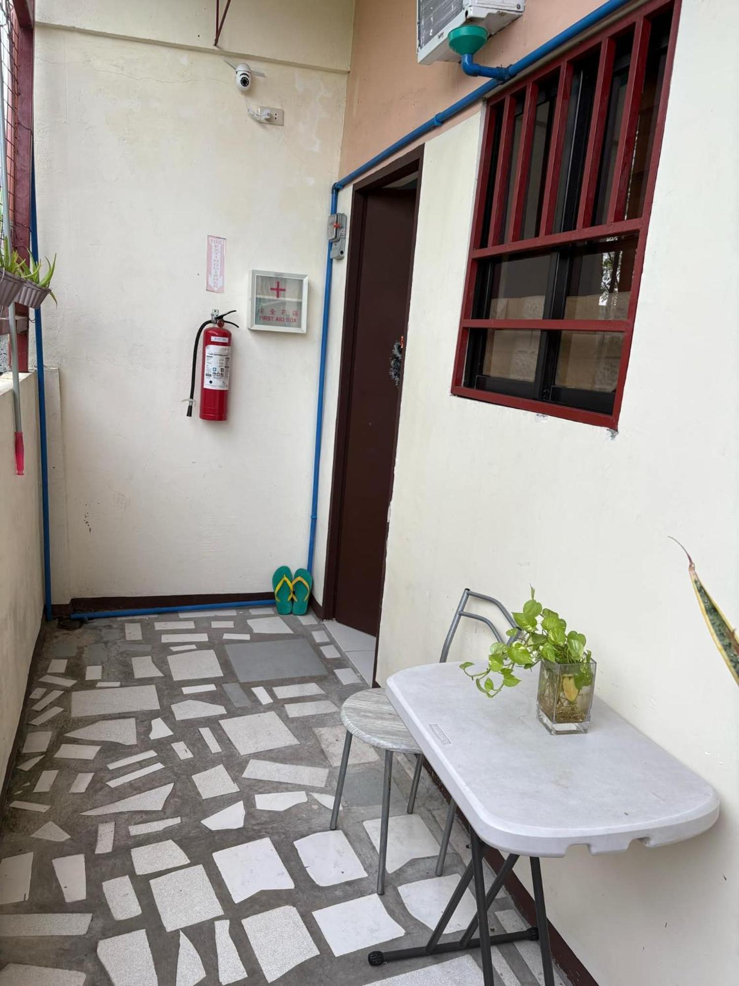 Airport Villamor Transient Rooms Manila Esterno foto